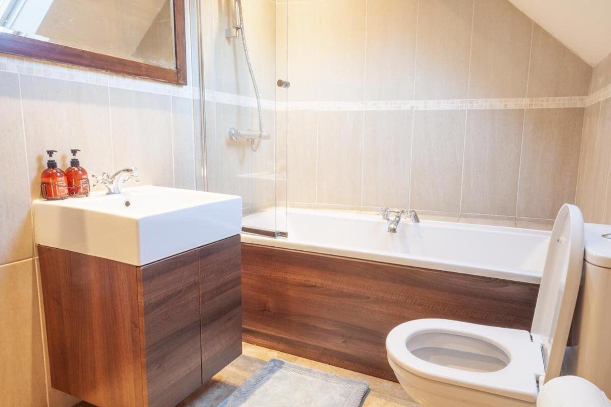 Lee House Farm Holiday Cottage With Possible Use Of Hot Tub Ninety Pounds A Session Waterfall Exterior photo